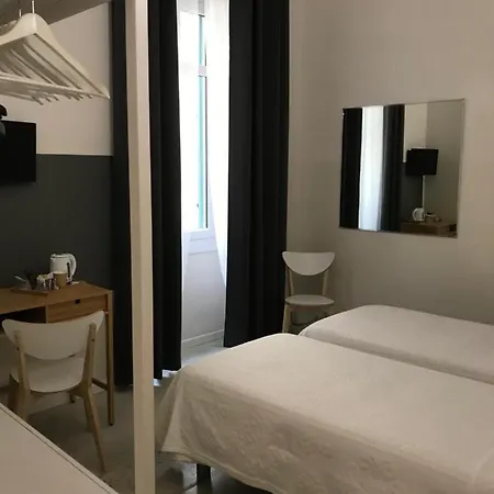 Azur Hotel 3*