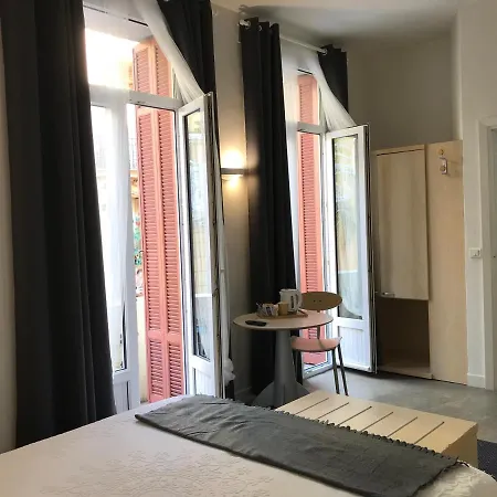 Azur Hotel 3*