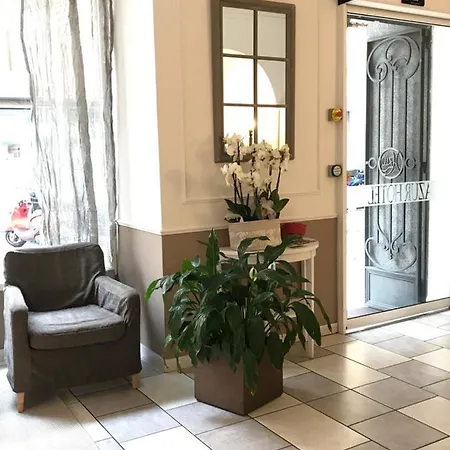 Azur Hotel Beausoleil